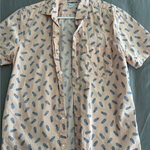 Men’s express pineapple button down